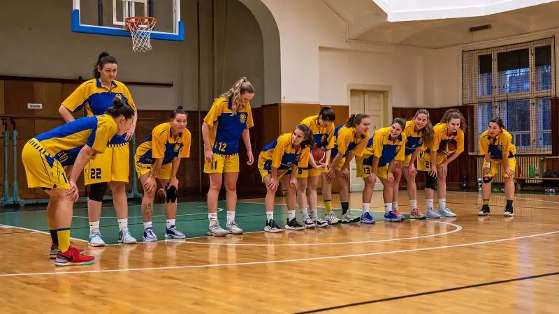 ŽENY A: Doma 1:1