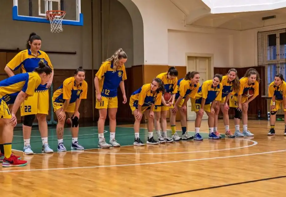ŽENY A: Doma 1:1