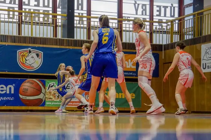 ŽENY A: Ze tří utkání na venkovních palubovkách vezeme dvě výhry