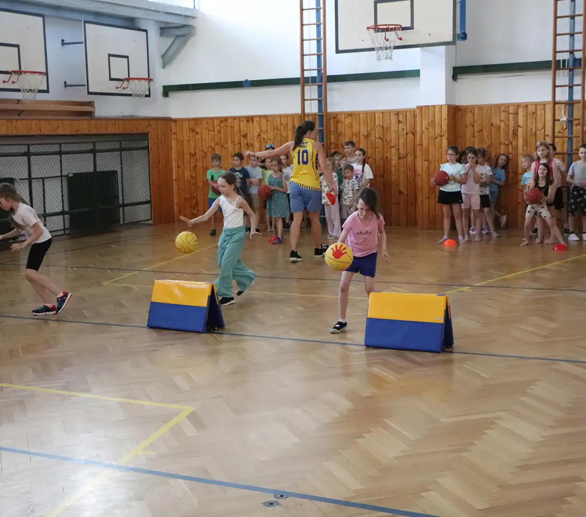 Den s basketbalem 2026