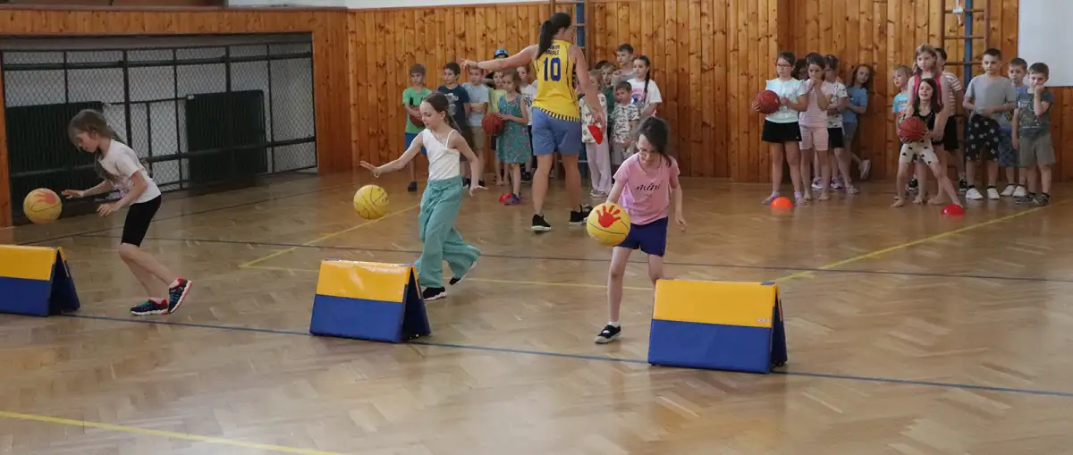 Den s basketbalem 2026
