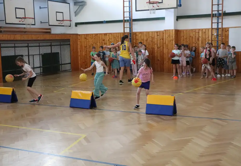 Den s basketbalem 2026